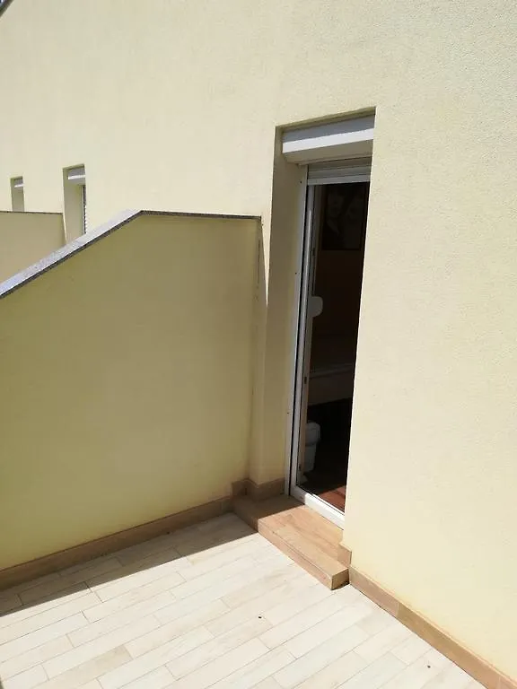 Cinema House Single & Double Rooms & Studio Apartments Pola Affittacamere