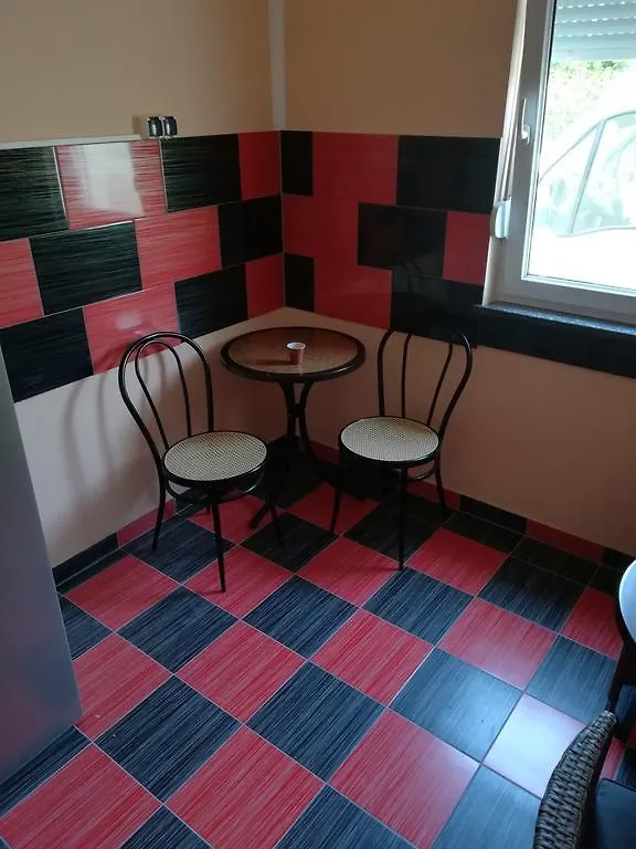 Affittacamere Cinema House Single & Double Rooms & Studio Apartments Pola