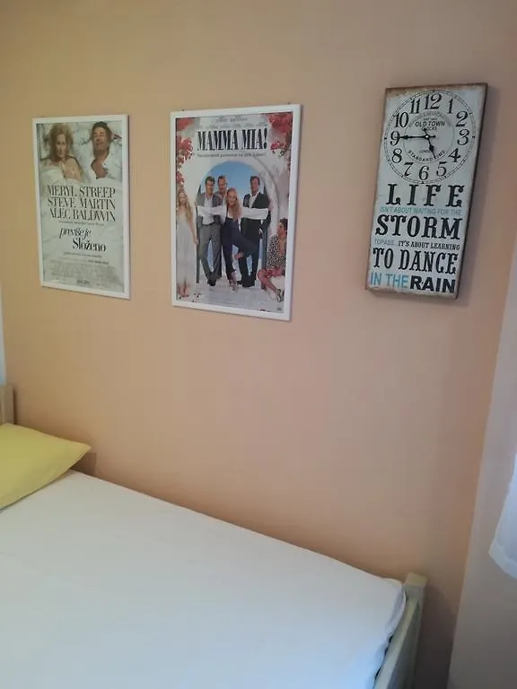 Affittacamere Cinema House Single & Double Rooms & Studio Apartments Pola