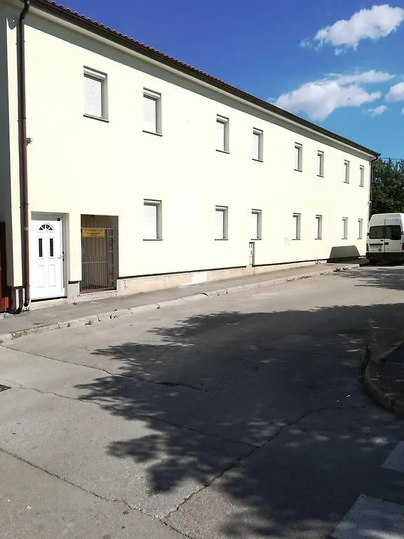 Cinema House Single & Double Rooms & Studio Apartments Pola Affittacamere
