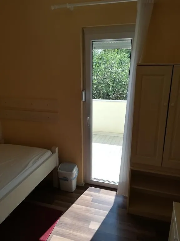 Cinema House Single & Double Rooms & Studio Apartments PUY 게스트하우스