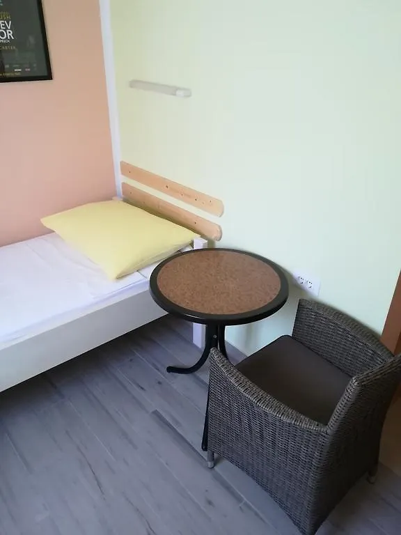 게스트하우스 Cinema House Single & Double Rooms & Studio Apartments PUY
